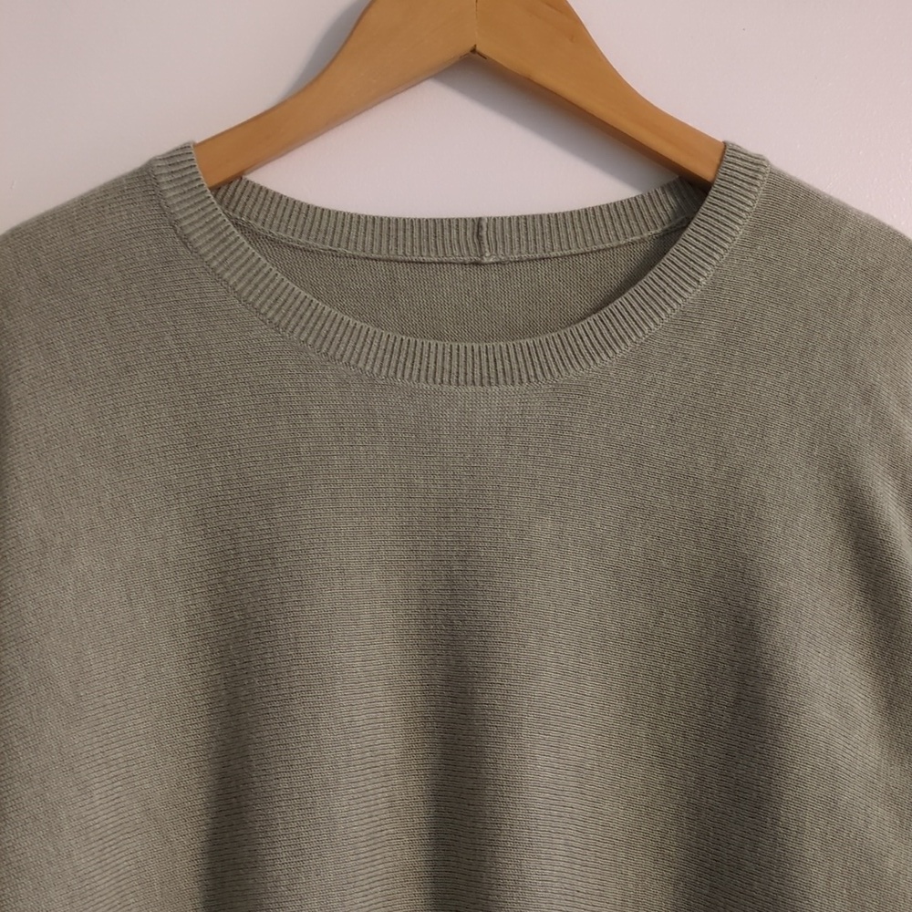 Lululemon Cashlu Green Sage Crewneck Women's Sweater Sz M Athleasure Travel - Picture 8 of 9